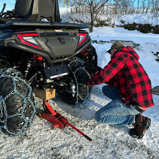 Lær hvordan du monterer snøkjettinger